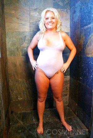Free Fat Shower Porn at Chubby Girl Pics 