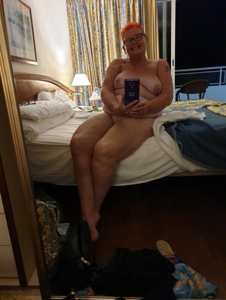 Old SSBBW Val Gasmic dyes her hair red before exposing herself on the beach 32063458