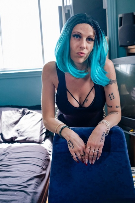 Tattooed older lady with dyed hair Marlene Ruby gets banged on a bed 23384593
