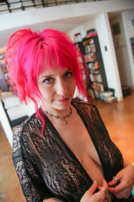Alt girl with pink hair and pierced nipples gets naked before giving head 64377890