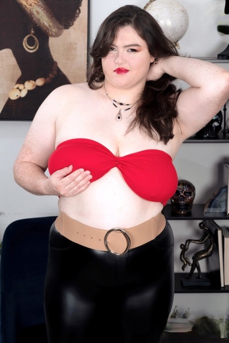 Overweight brunette Nikki Busty licks a nipple while getting butt naked 17785782