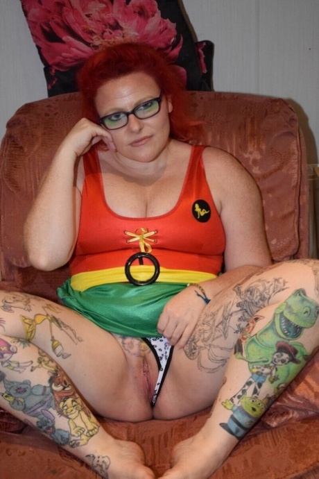 Redheaded plumper with tattoos Mollie Foxxx shows her vagina and big tits too 34885898